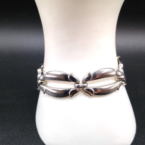Vintage Monet Link Bracelet, Rhodium Plated, Safety Chain, 1970s - Picture 3 of 10